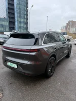 Li Auto L6 — вид сзади
