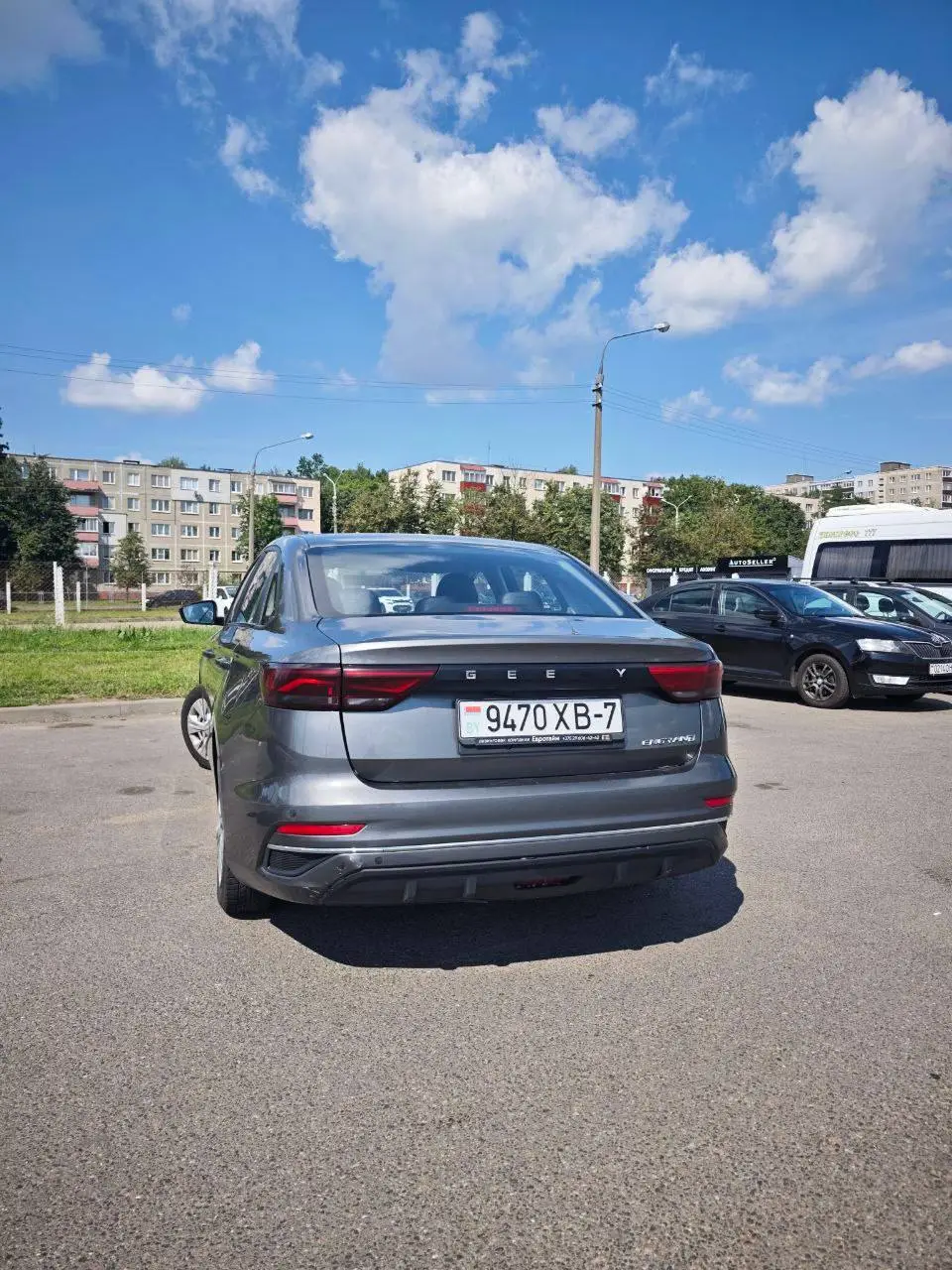 Geely Emgrand — вид сзади