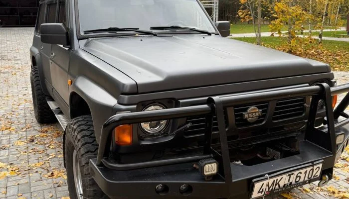 Nissan Patrol для бездорожья — вид спереди